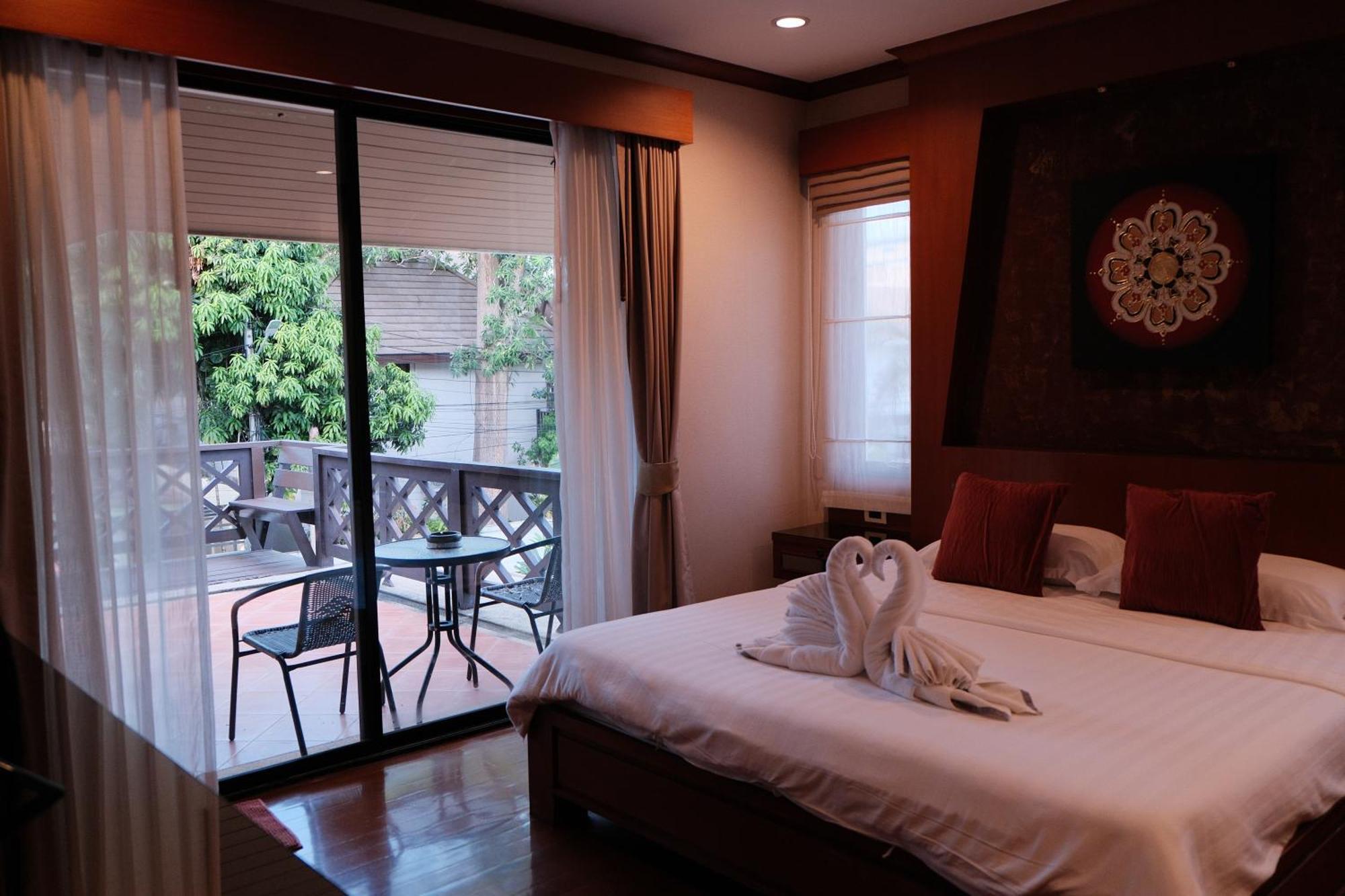 Villa Hollywood Pool Center